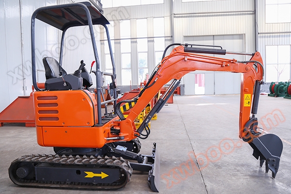 小型挖掘机