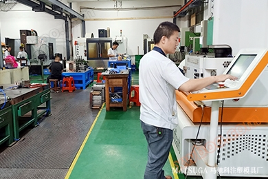 东莞市马驰科注塑模具加工车间