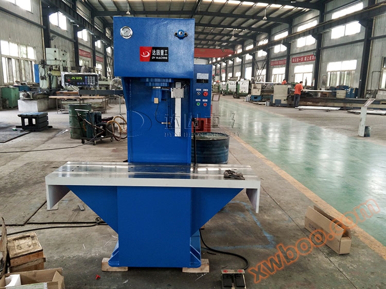 达因校直液压机车间图