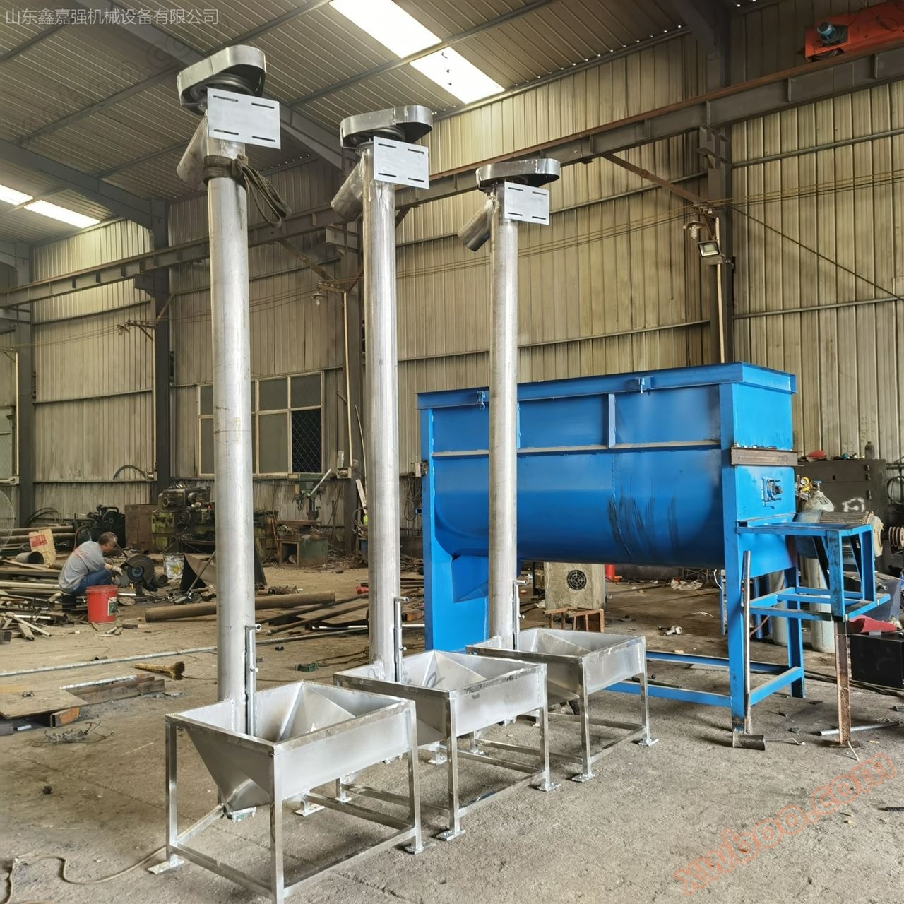 Spiral feeding elevator Xinjiaqiang supports customized tubular spiral cement powder feeding conveyor