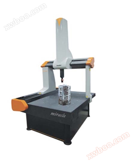 Three coordinate measuring instrument