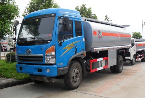 Liberation J6 fuel truck