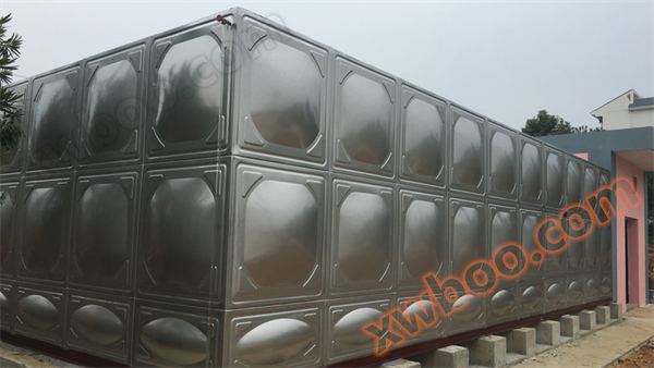 Wasserbehälter aus Edelstahl