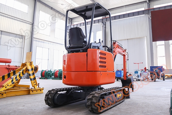 Scavatore completamente idraulico senza coda